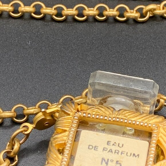 Vintage 1990's Authentic CHANEL Gold Toned No 5 Perfume Chain Necklace - Picture 9 of 10